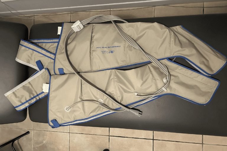 Bottes de pressothérapie avec tubulures pour le drainage lymphatique et la récupération veineuse