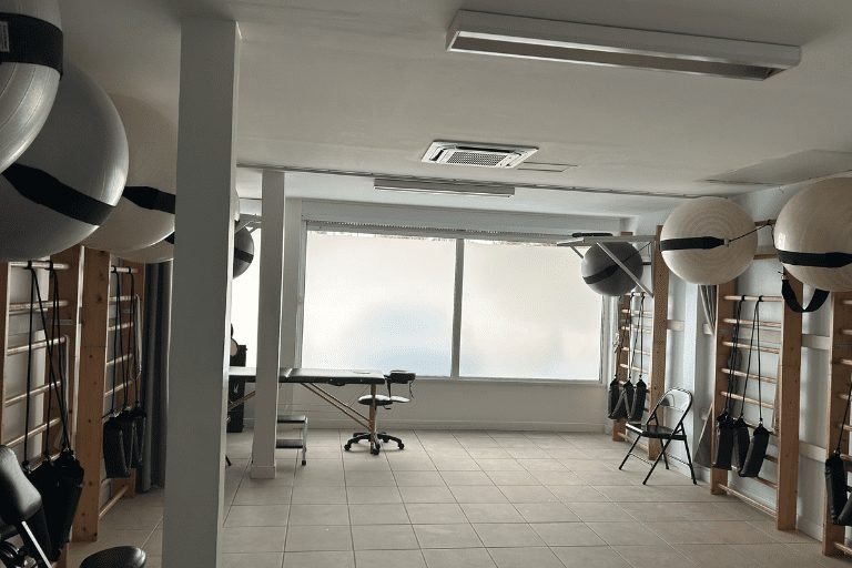 Plateau technique du cabinet Kiné'sens à Fort-de-France, lieu de stage pour étudiants en kinésithérapie en Martinique