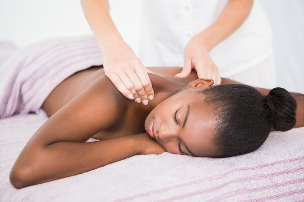 Massage de confort par un masseur-kinésithérapeute au cabinet Kiné'sens à Fort-de-France